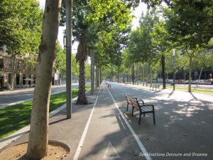 Guide to exploring Barcelona on foot: Las Ramblas, the Gothic Quarter, the Eixemple district, and the beach