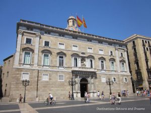 Guide to exploring Barcelona on foot: Las Ramblas, the Gothic Quarter, the Eixemple district, and the beach