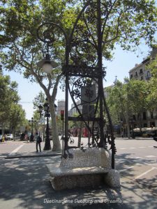 Guide to exploring Barcelona on foot: Las Ramblas, the Gothic Quarter, the Eixemple district, and the beach