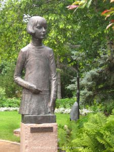 Leo Mol "Mary McGiverin" sculpture