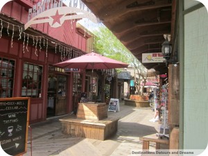 Scottsdale shopping alley