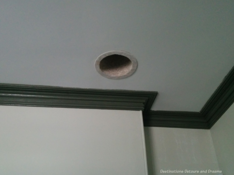 Small hole in ceiling of house museum to reveal limestone duct