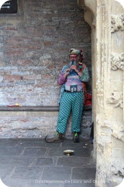 Entertainer at Penniless Porch, Wells