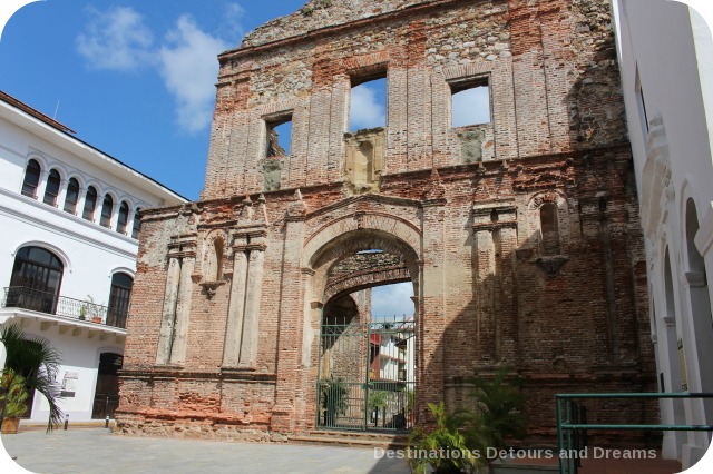 Iglesias y Convento de Santa Domingo