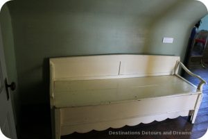 Sleep bench in Friesen Housebarn, Neubergthal