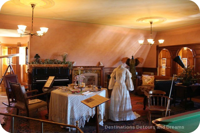 Craigdarroch Castle: Seating area in Billiards Room