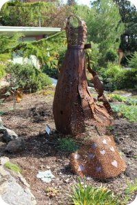 Bev Petow sculpture in Abkhazi Garden