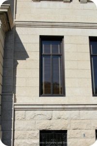 Winnipeg and Tyndall Stone: Fossils and Architecture - two types of finishes on one building