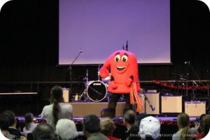 Festival du Voyageur mascot does a jig