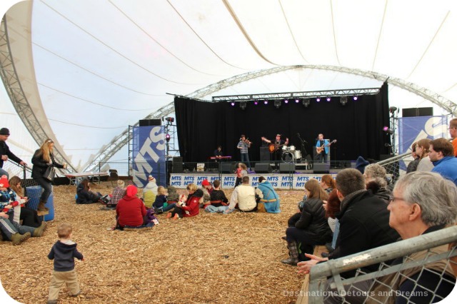 Music at Festival du Voyageur