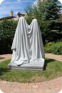 Garden of Sculptures in Saint Boniface: Monument sculpture in Jardin de Sculptures