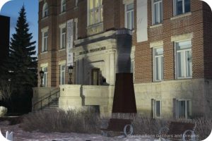 Garden of Sculptures in Saint Boniface: Volte sculpture in front of old St Boniface City Hall