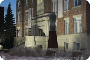 Garden of Sculptures in Saint Boniface: Volte sculpture in front of old St Boniface City Hall