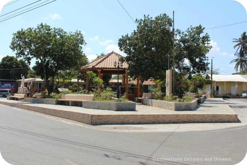 Spanish Colonial Architecture of the Azuero Peninsula: La Arena town square