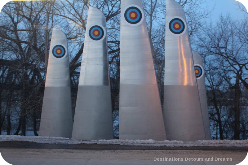 Winnipeg Public Art: High Five by Jennifer Stillwell