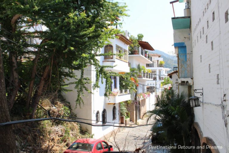 Colourful Architecture and History in Gringo Gulch