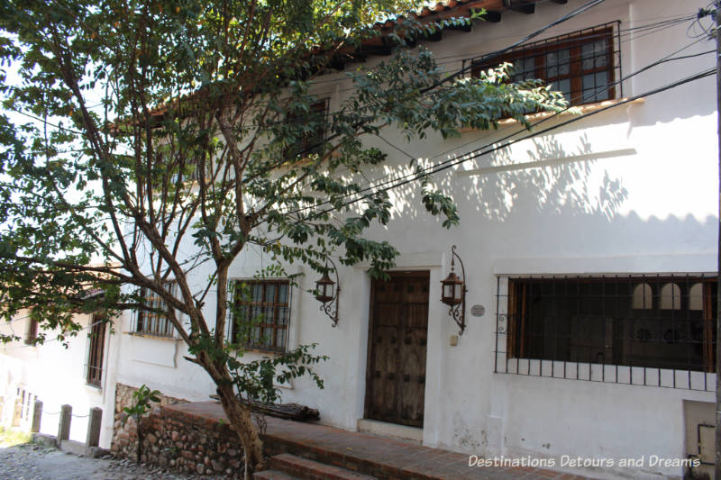 The Colourful Architecture and History of Gringo Gulch, Puerto Vallarta, Mexico: relatively plain white exterior
