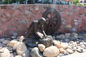 Washerwomen sculpture by Jim Demetro near Isla Cuale: Puerto Vallarta's Island Oasis