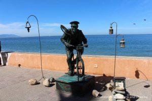 Strolling the Puerto Vallarta Malecón: a living statue