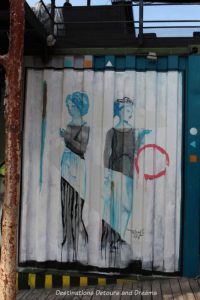 Puerto Vallarta street art: two ladies sketched in black and blue colours
