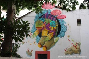Puerto Vallart street art: puffy, kneeling sea creature