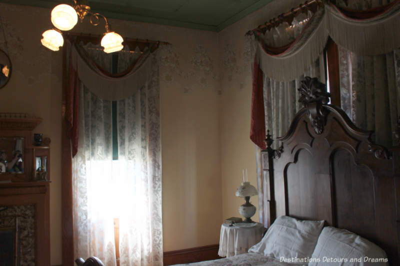 Rosson House bedroom in Phoenix: window is also a gib door