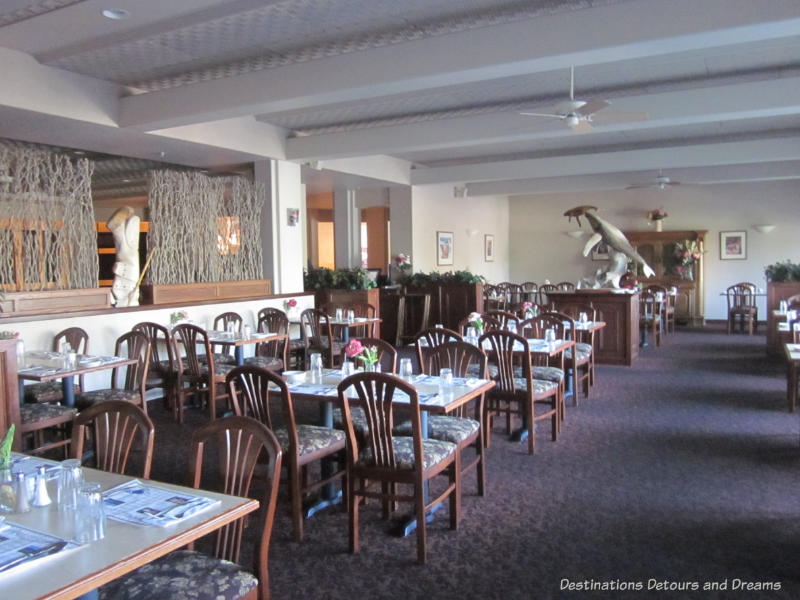 Bear Lodge: Golden Bear Restaurant Restaurant at Bear Lodge in Fairbanks, Alaska