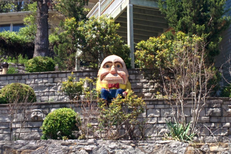 Eureka Springs: Humpty Dumpty on a wall tone wall Eureka Springs, Arkansas