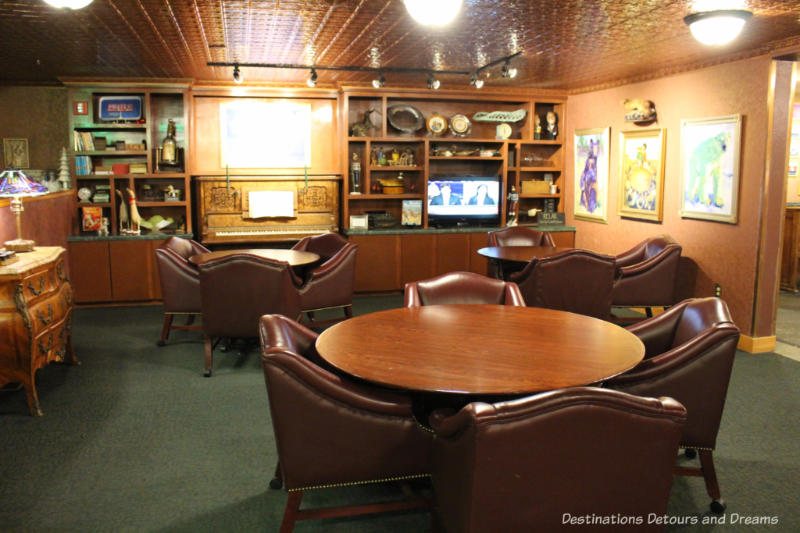 Seating area in the main lodge at Pike's Waterfront Lodge