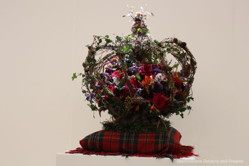 Floral crown in 2019 Chelsea Flower Show florist competition