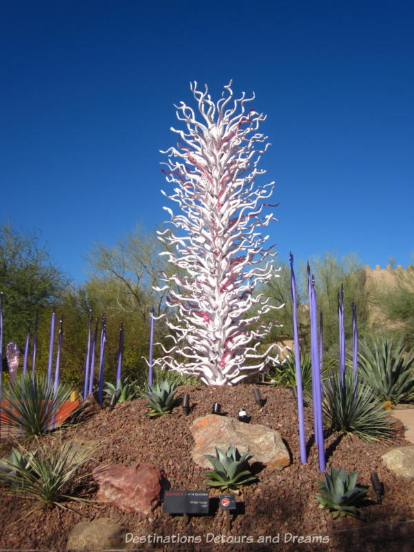 White tower of glass with bits of pink - Chihuly sculpture