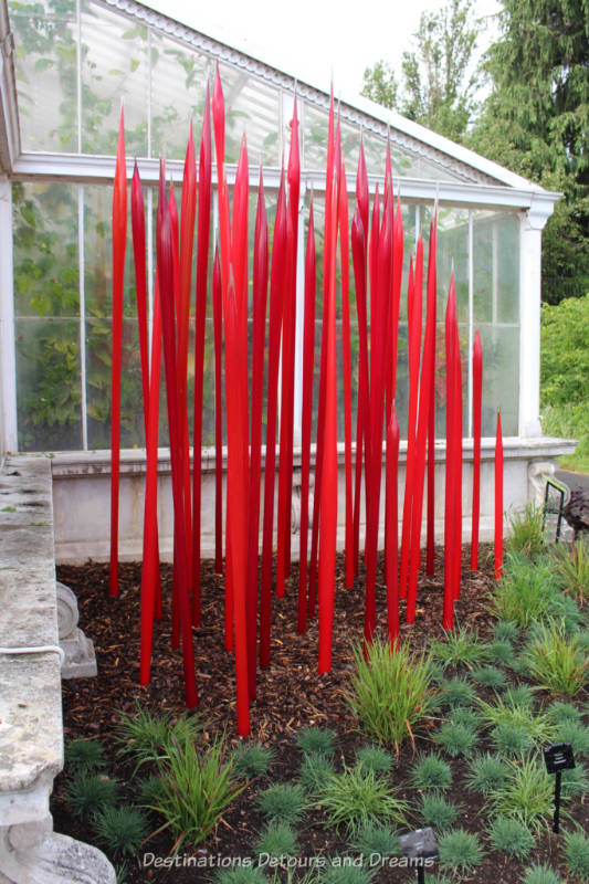 Red Chihuly reeds outside the Lily House at Kew Garden 