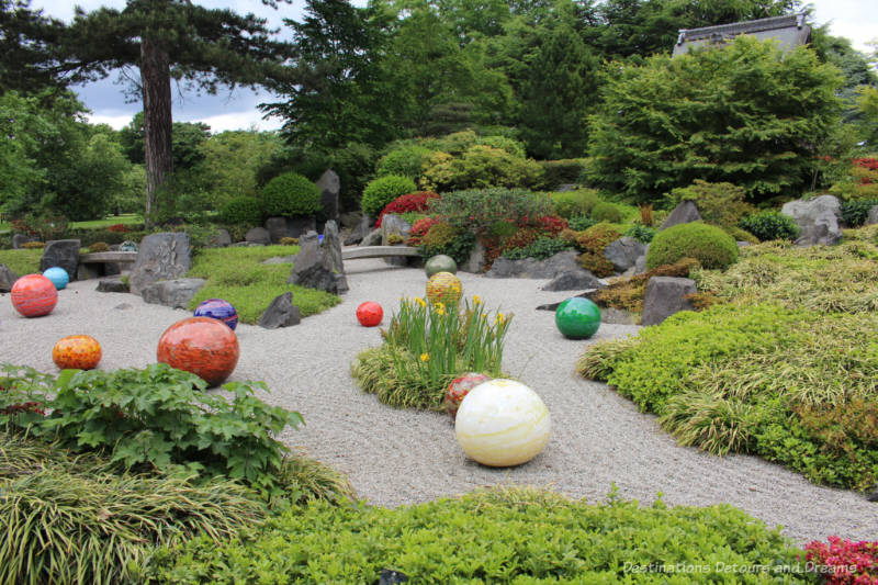 Chihuly exhibition at Kew Gardens in London