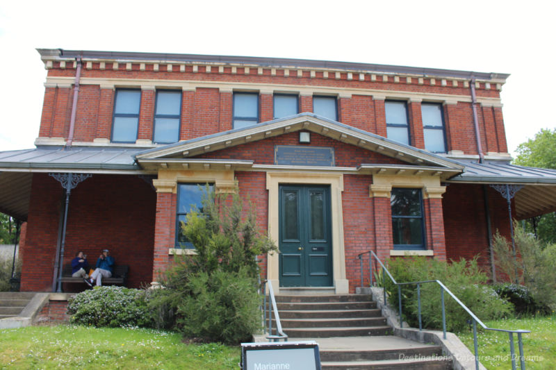 Red brick building housing the Marianne North Gallery at Kew