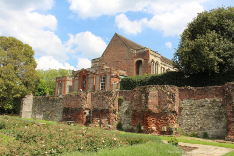 Eltham Palace and Gardens: Medieval Palace and Art Deco Mansion