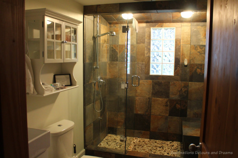 Tiled steam shower 