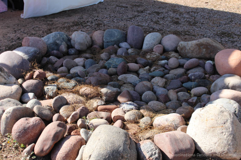 Stone outdoor cooking pit