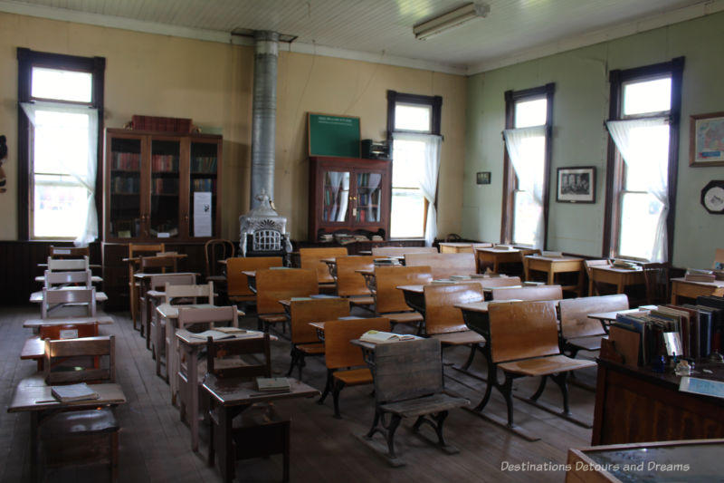 Pembina Threshermen's Museum: Pomeroy School One-room school