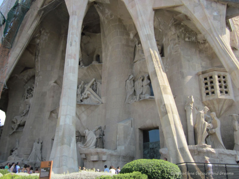 La Sagrada Família Passion Facade