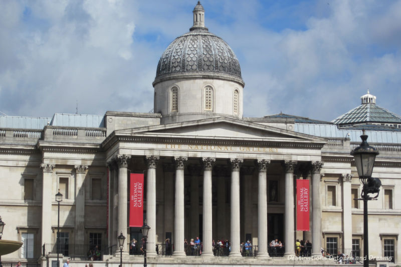 Front of the National Gallery building in London with dome roof and columns supporting entryway