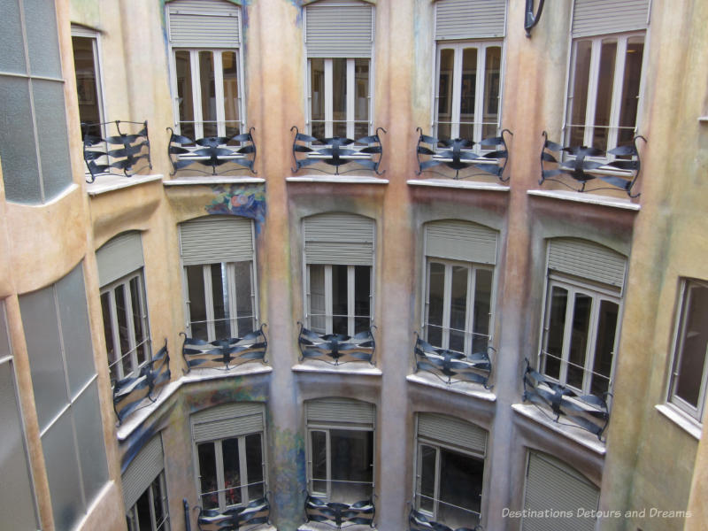 Windows and balcony railings along the courtyard of Casa ilà