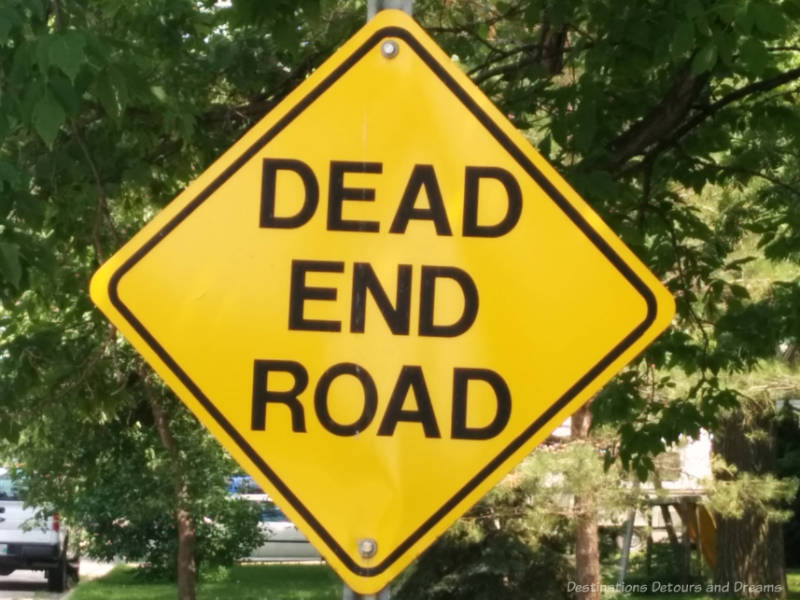 Dead End road sign