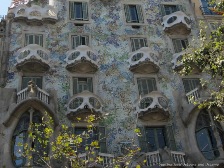 Explore Gaudí Architecture In Barcelona