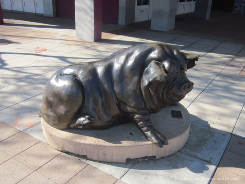 Sculpture of a big black hog