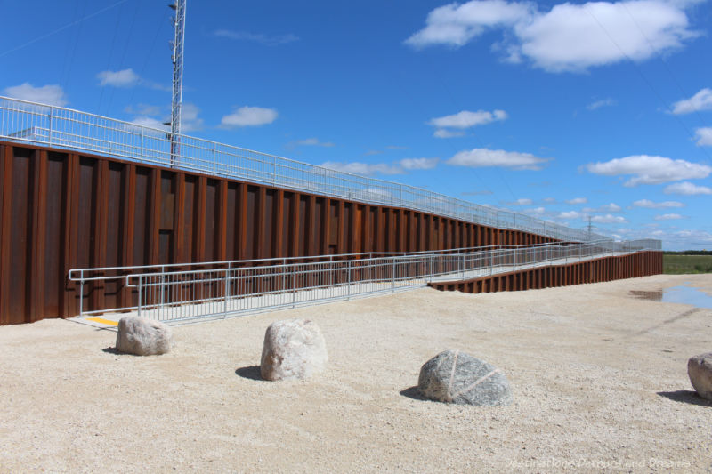 Steel structure containing a ramp to a viewing platform