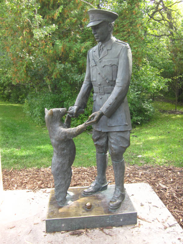 Statue of Lt. Harry Colebourn and his bear Winnie in Assiniboine Park